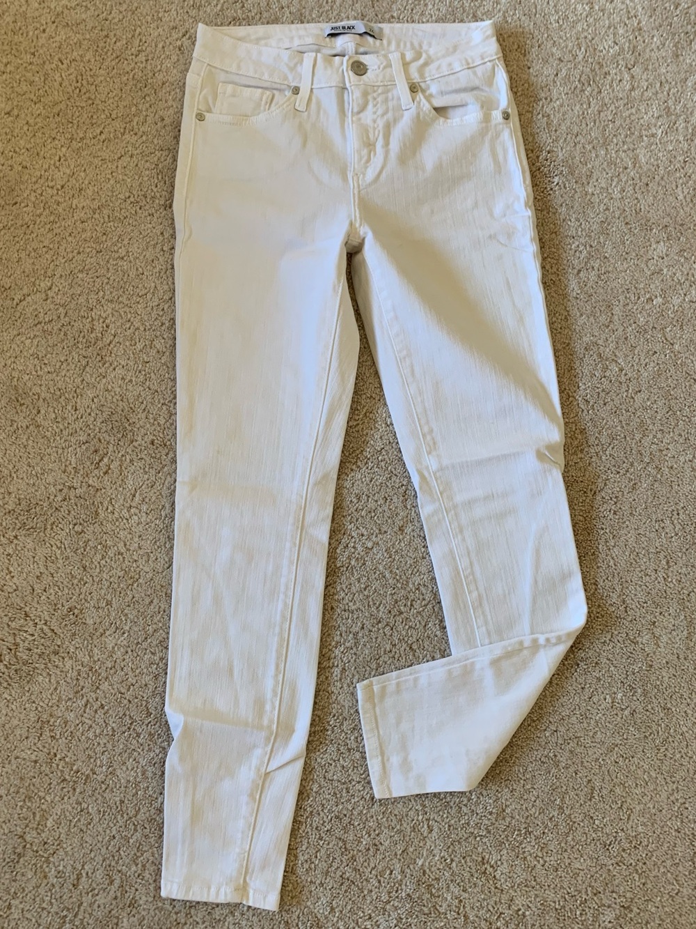 {Just Black} EUC! White Skinny Jeans